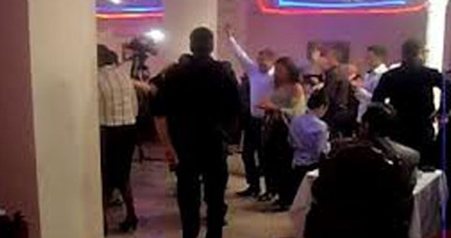 Azərbaycanda toyda dava düşdü: xəsarət alan var Azərbaycanda toyda dava düşdü: xəsarət alan var