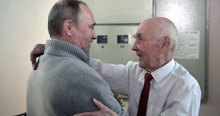 Putin sabiq rəisini təəccübləndirdi – FOTOLAR Putin sabiq rəisini təəccübləndirdi – FOTOLAR