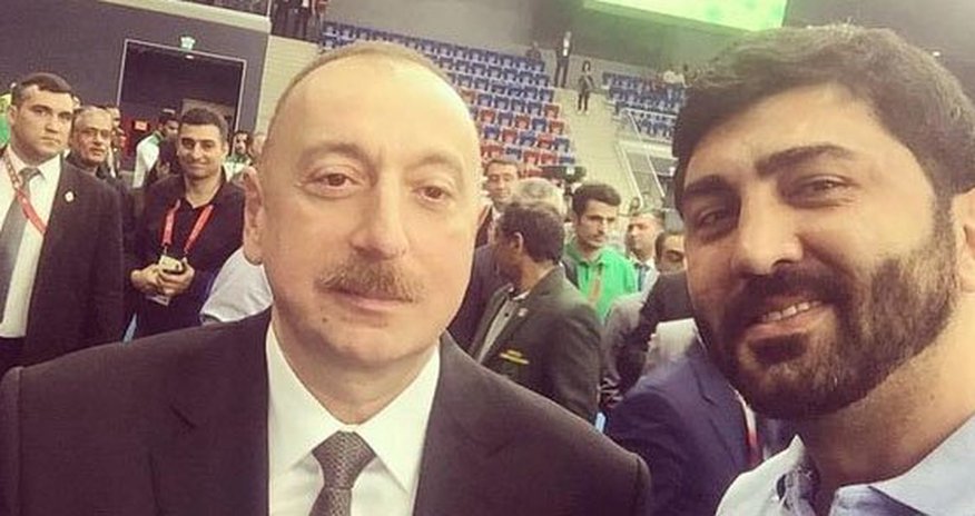 Müğənni Vüqarın İlham Əliyevlə "selfie"si Müğənni Vüqarın İlham Əliyevlə "selfie"si