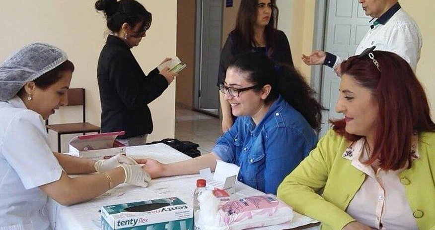 "Qadın bezlərinin reklamı necə verilirsə, prezervativ də elə verilməlidir" - FOTO "Qadın bezlərinin reklamı necə verilirsə, prezervativ də elə verilməlidir" - FOTO