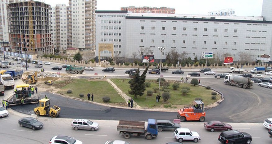 “Qələbə” dairəsində avtomobillərin hərəkətinə dəyişiklik edildi “Qələbə” dairəsində avtomobillərin hərəkətinə dəyişiklik edildi