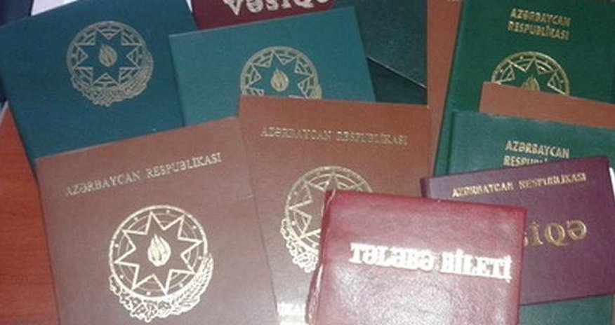 В Азербайджане нашли 350 утерянных документов В Азербайджане нашли 350 утерянных документов