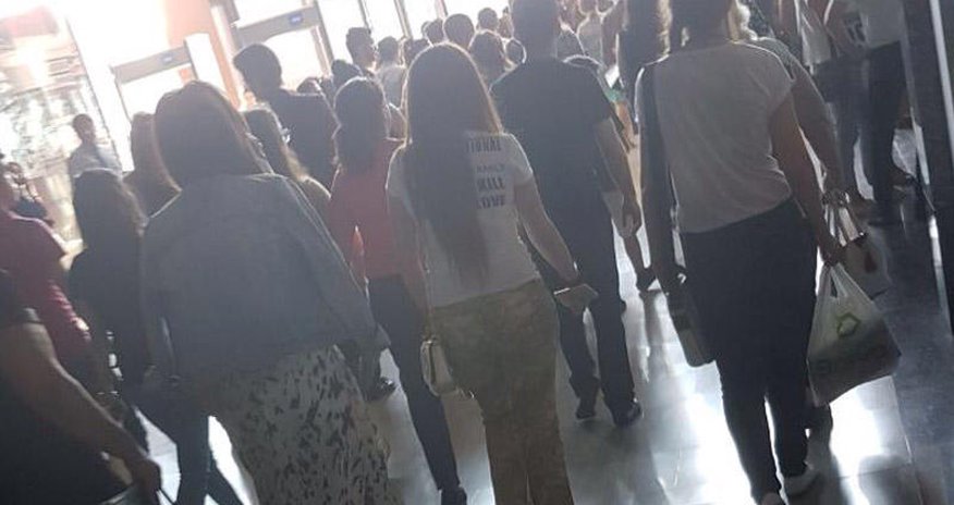 "Gənclik Mall"da həyəcan: insanlar təxliyə olundu - FOTOLAR "Gənclik Mall"da həyəcan: insanlar təxliyə olundu - FOTOLAR