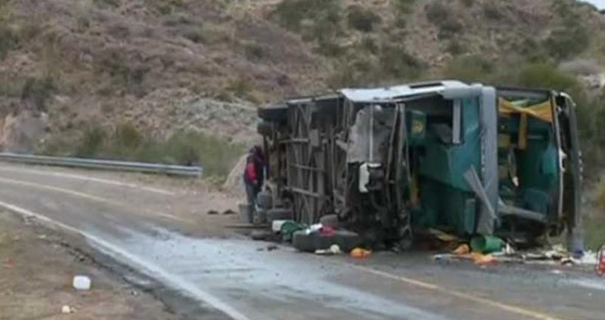 Tələbələri daşıyan avtobus aşdı: 15 ölü Tələbələri daşıyan avtobus aşdı: 15 ölü