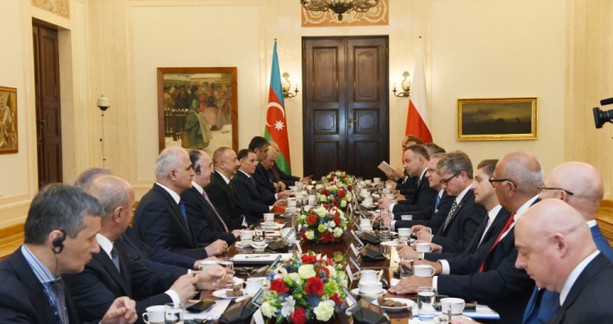 Azərbaycan və Polşa Prezidentlərinin geniş tərkibdə görüşü olub Azərbaycan və Polşa Prezidentlərinin geniş tərkibdə görüşü olub