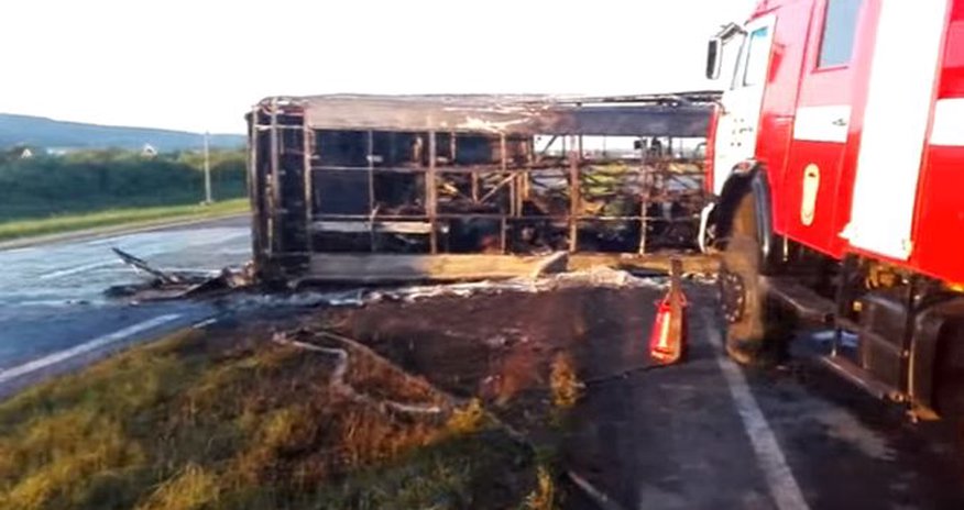 В Татарстане столкнулись фура и автобус: 13 погибших В Татарстане столкнулись фура и автобус: 13 погибших