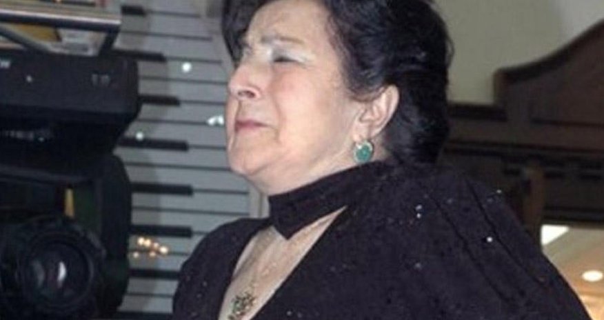 Xalq artistinin nəvəsi üsyan etdi: "Cənazə qalıb ortada, basdırmağa yer tapmırıq" Xalq artistinin nəvəsi üsyan etdi: "Cənazə qalıb ortada, basdırmağa yer tapmırıq"