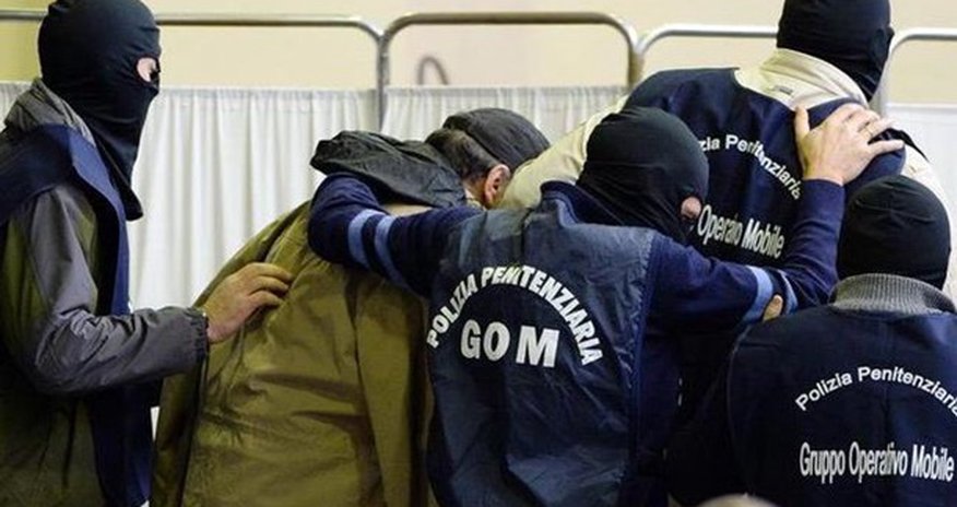 В Италии задержали более 100 членов мафии В Италии задержали более 100 членов мафии