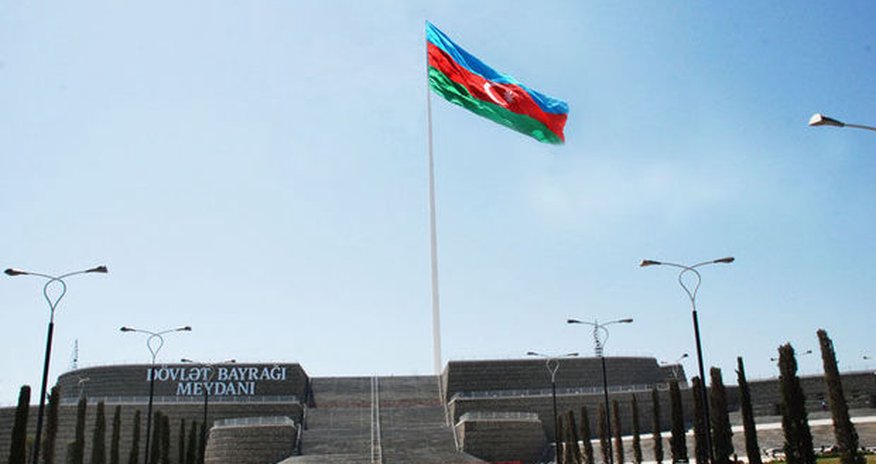 Dövlət Bayraq Meydanındakı bayraq dirəyi götürülüb? — FOTOLAR Dövlət Bayraq Meydanındakı bayraq dirəyi götürülüb? — FOTOLAR