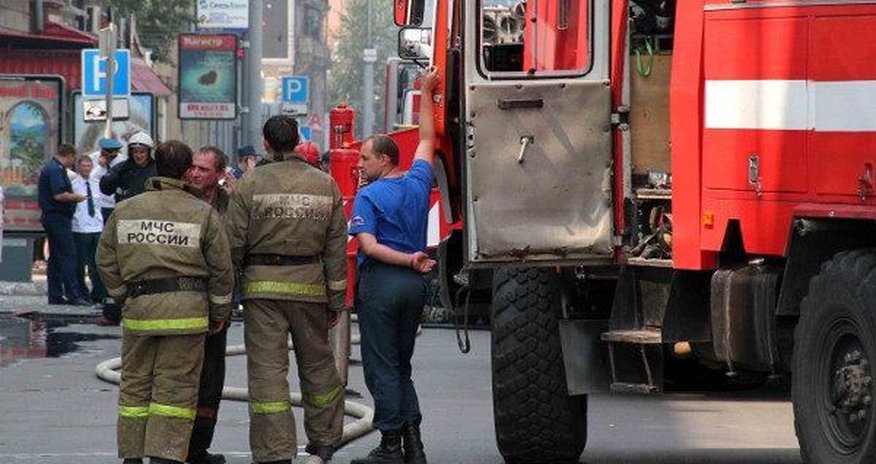 Moskvada 5 mərtəbəli bina yanır Moskvada 5 mərtəbəli bina yanır