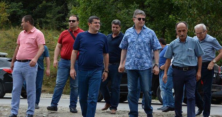 Ermənistanın baş naziri Talış kəndinə gəlib Ermənistanın baş naziri Talış kəndinə gəlib
