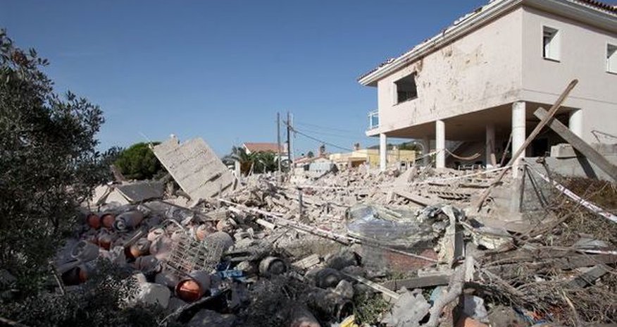 В убежище террористов в Барселоне нашли взрывчатку «Мать Сатаны» В убежище террористов в Барселоне нашли взрывчатку «Мать Сатаны»