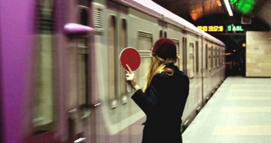 Bakı metrosunda qəribə hadisə – Maşinist qatarı saxlaya bilmədi Bakı metrosunda qəribə hadisə – Maşinist qatarı saxlaya bilmədi