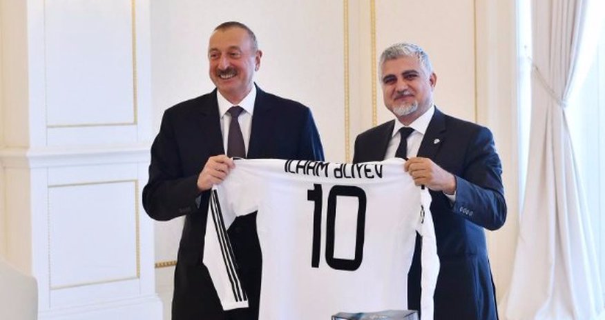 "Qarabağ”ın Prezidentə HƏDİYYƏSİ - FOTO "Qarabağ”ın Prezidentə HƏDİYYƏSİ - FOTO
