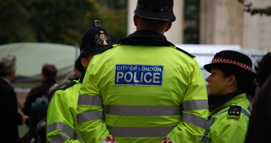 Londonda naməlum şəxs bıçaqla iki polis zabitini yaralayıb Londonda naməlum şəxs bıçaqla iki polis zabitini yaralayıb