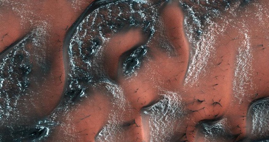 NASA показало снежные дюны на Марсе NASA показало снежные дюны на Марсе