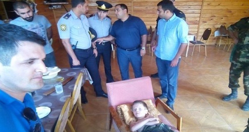 Qubada meşədən tapılan uşaq valideynlərinə təhvil verilib - VİDEO Qubada meşədən tapılan uşaq valideynlərinə təhvil verilib - VİDEO