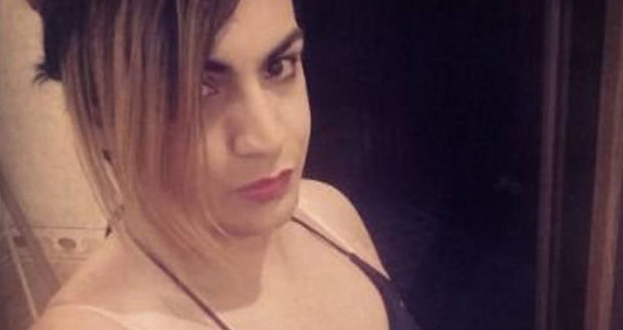 Azərbaycanlı gey canlı yayımda damarlarını doğradı - FOTO Azərbaycanlı gey canlı yayımda damarlarını doğradı - FOTO