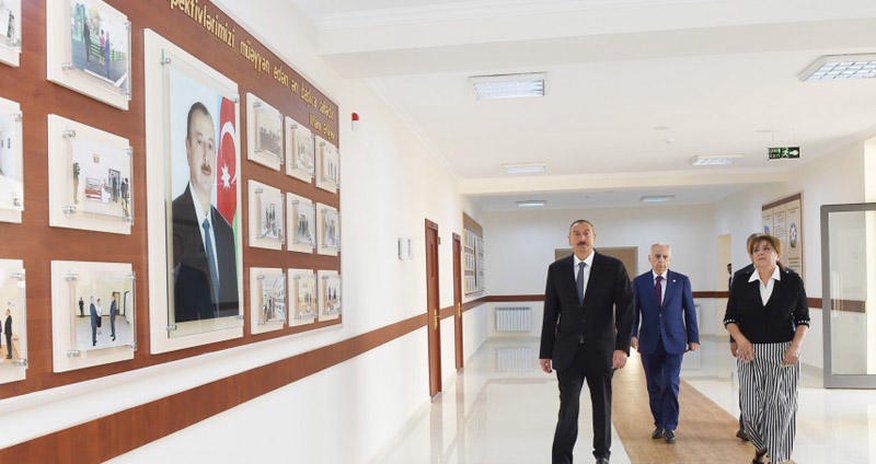 Prezident 239 və 162 nömrəli məktəblərin şəraitlə tanış olub - FOTOLAR Prezident 239 və 162 nömrəli məktəblərin şəraitlə tanış olub - FOTOLAR