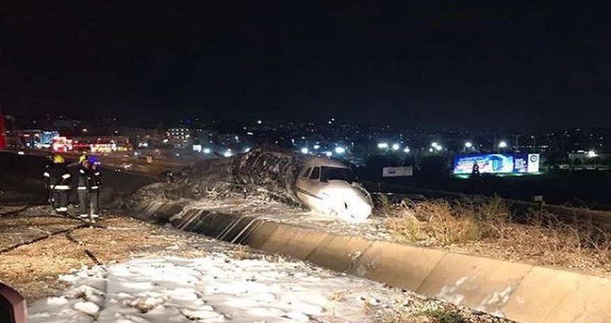 İstanbulda dəhşətli təyyarə qəzası - FOTO İstanbulda dəhşətli təyyarə qəzası - FOTO