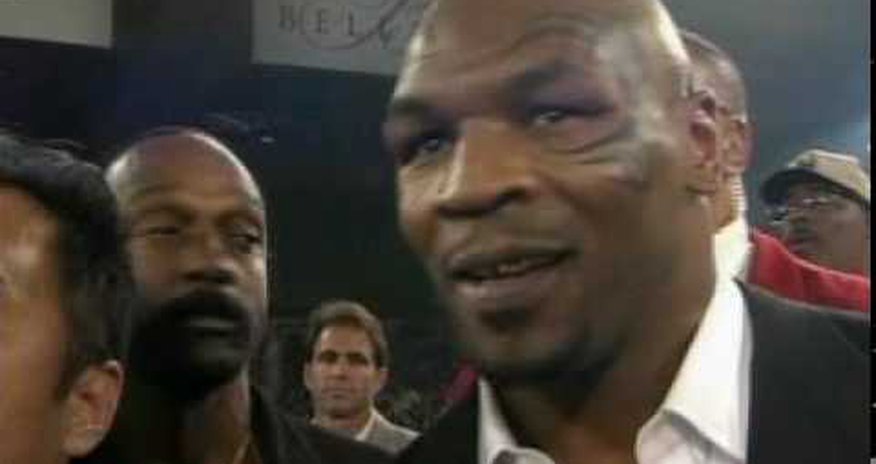 Bob Sapp rinqə cıxan Mayk Taysonun üstünə hücüm etdi - VİDEO Bob Sapp rinqə cıxan Mayk Taysonun üstünə hücüm etdi - VİDEO