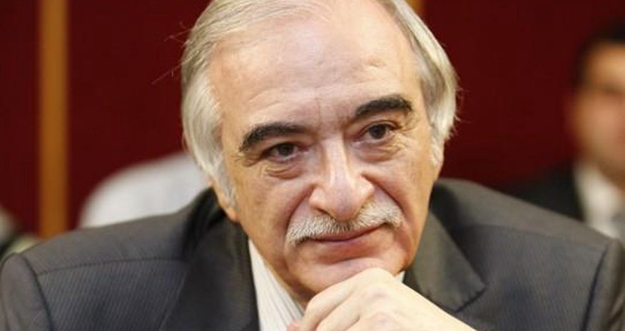 Polad Bülbüloğlu namizədliyini geri götürdü Polad Bülbüloğlu namizədliyini geri götürdü