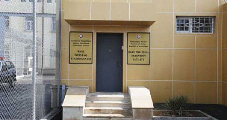 Bakıda məhbus özünü mələfə ilə asdı Bakıda məhbus özünü mələfə ilə asdı