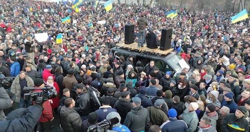 Саакашвили прибыл на митинг к зданию Верховной Рады Украины Саакашвили прибыл на митинг к зданию Верховной Рады Украины