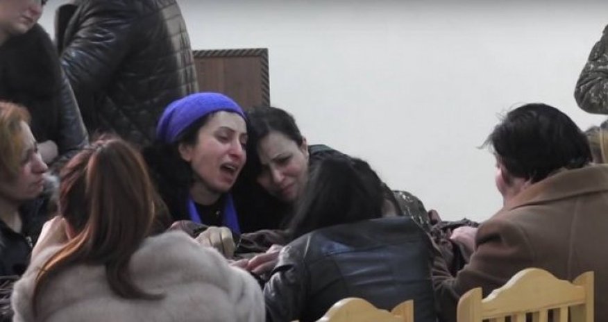 Sarkisyana rüşvət verən əsgər anası həbs edilir Sarkisyana rüşvət verən əsgər anası həbs edilir