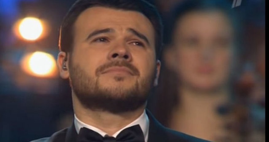 Emin Ağalarov Müslüm Maqomayevə həsr olunmuş konsertdə kövrəldi – VİDEO Emin Ağalarov Müslüm Maqomayevə həsr olunmuş konsertdə kövrəldi – VİDEO