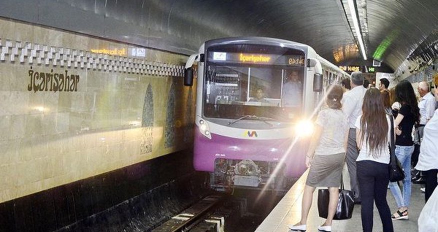 Polis metroda əməliyyat keçirdi Polis metroda əməliyyat keçirdi