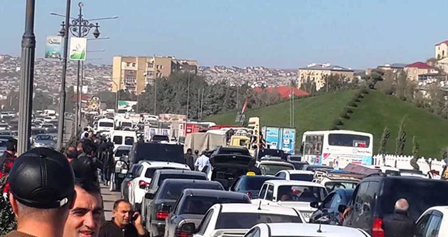 Bakı-Sumqayıt yolunda böyük tıxac Bakı-Sumqayıt yolunda böyük tıxac
