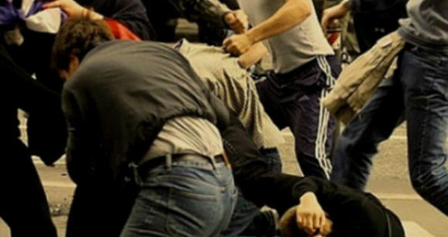 Bakı məktəbində şagirdlər arasında kütləvi dava Bakı məktəbində şagirdlər arasında kütləvi dava