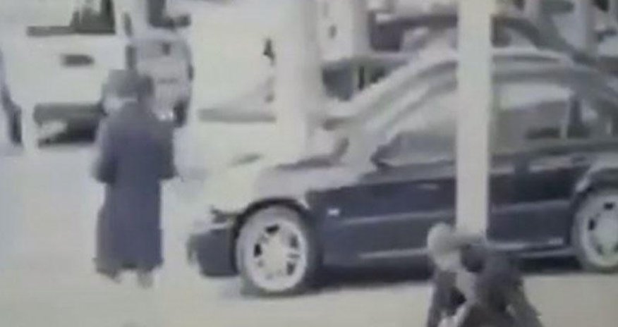 Bakıda "əlil" dilənçidən inanılmaz əməl - VİDEO Bakıda "əlil" dilənçidən inanılmaz əməl - VİDEO