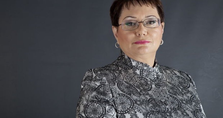 Elmira Axundova: Yazıçıların mənzilləri başlarına uçur Elmira Axundova: Yazıçıların mənzilləri başlarına uçur