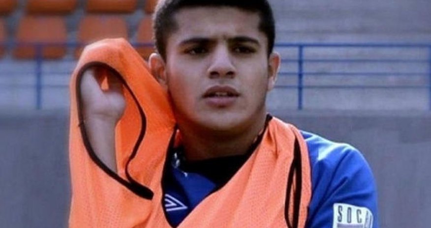 Millimizin futbolçusu azarkeşi təhqir etdi Millimizin futbolçusu azarkeşi təhqir etdi