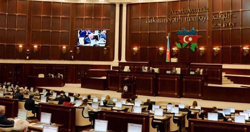 Maaşlarından şikayət edən deputatlar nə qədər qazanır? Maaşlarından şikayət edən deputatlar nə qədər qazanır?
