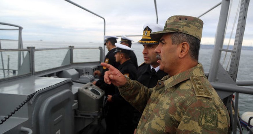 Zakir Həsənov dəniz poliqonunda təlimləri izlədi – FOTOLAR Zakir Həsənov dəniz poliqonunda təlimləri izlədi – FOTOLAR
