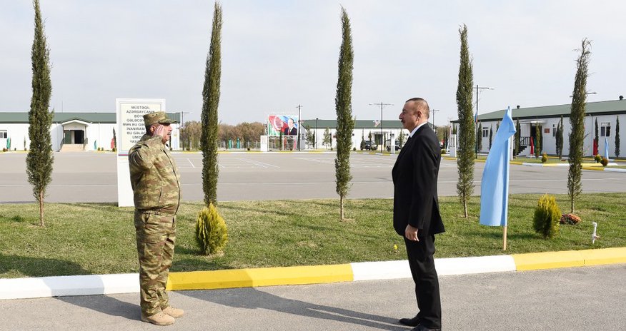 İlham Əliyev hərbi hissəyə baş çəkdi - FOTOLAR İlham Əliyev hərbi hissəyə baş çəkdi - FOTOLAR