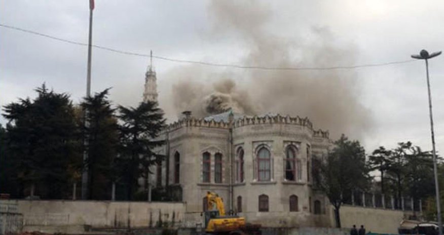 İstanbul Universitetində yanğın olub İstanbul Universitetində yanğın olub