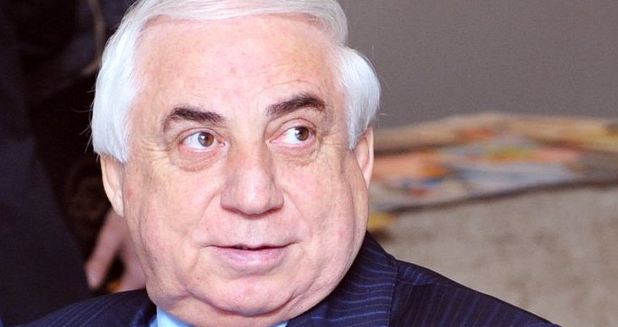 Hadi Rəcəbli: “Azərbaycanda kişilərin yarısı siqaret çəkir” Hadi Rəcəbli: “Azərbaycanda kişilərin yarısı siqaret çəkir”
