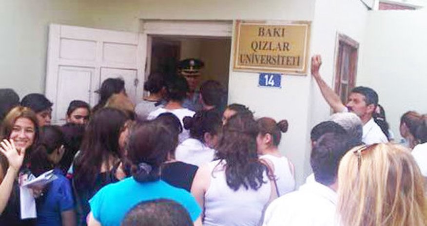 Daha bir universitetdə rektor-tələbə qalmaqalı Daha bir universitetdə rektor-tələbə qalmaqalı