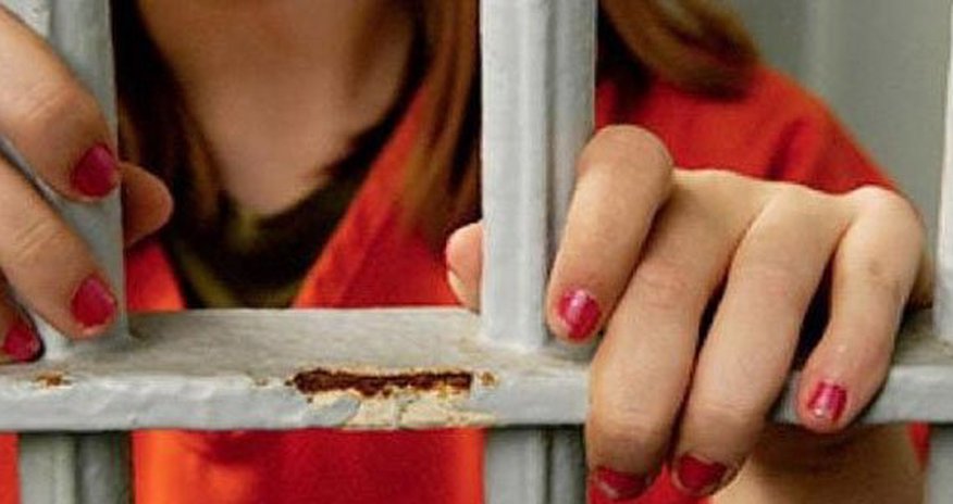 Azərbaycanda qadın məmur həbs edildi Azərbaycanda qadın məmur həbs edildi
