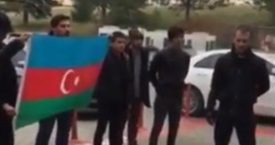Türkiyədə Azərbaycan bayrağı endirildi: etiraz qalxdı – VIDEO Türkiyədə Azərbaycan bayrağı endirildi: etiraz qalxdı – VIDEO