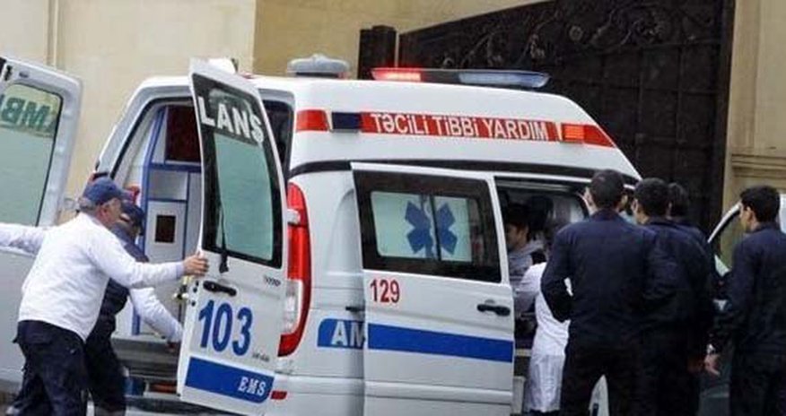 Bakıda ölən gəncin yaxınları xəstəxanaya hücum etdi Bakıda ölən gəncin yaxınları xəstəxanaya hücum etdi