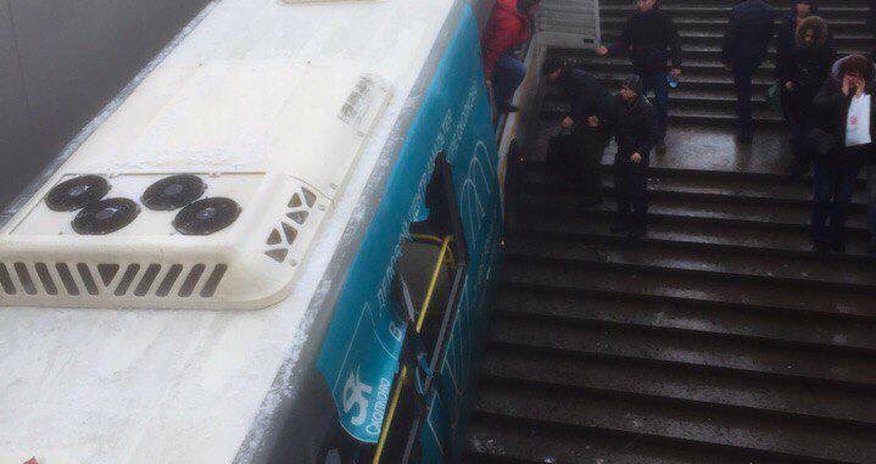 В Москве автобус врезался в толпу В Москве автобус врезался в толпу
