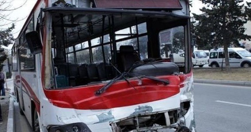 Bakıda avtobus qəzası: Ölən var Bakıda avtobus qəzası: Ölən var