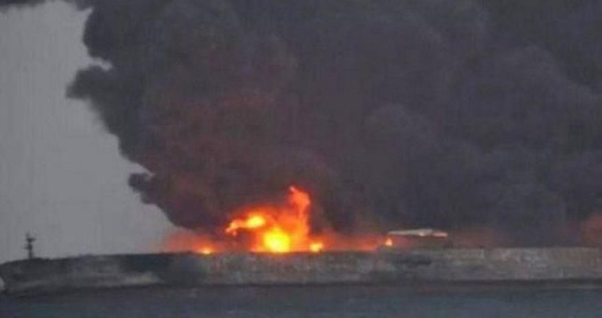 Qəzaya uğrayan İran tankerində partlayış təhlükəsi yaranıb Qəzaya uğrayan İran tankerində partlayış təhlükəsi yaranıb