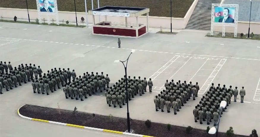 Gənc əsgərlər hərbi hissələrə qəbul olundu - VIDEO Gənc əsgərlər hərbi hissələrə qəbul olundu - VIDEO