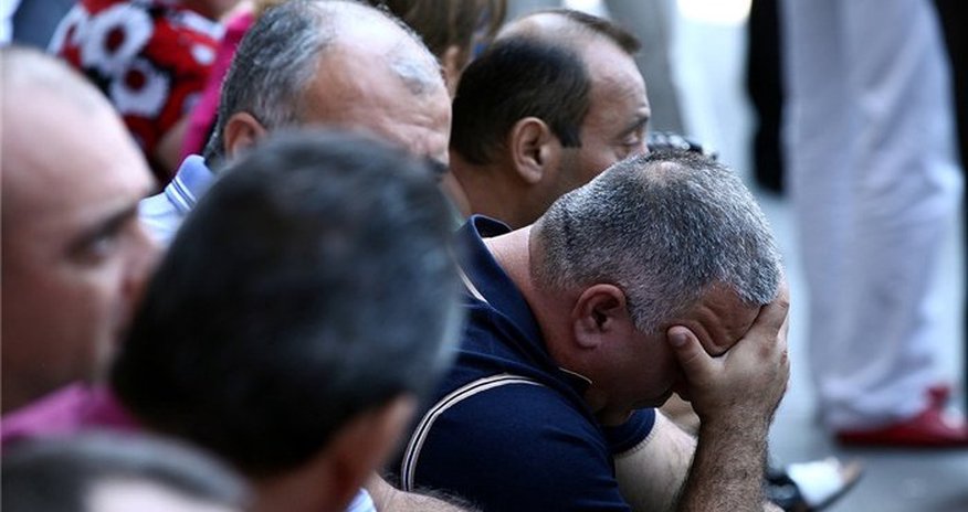 Erməni oliqarxlar Sarkisyanın varisinə qarşı Erməni oliqarxlar Sarkisyanın varisinə qarşı